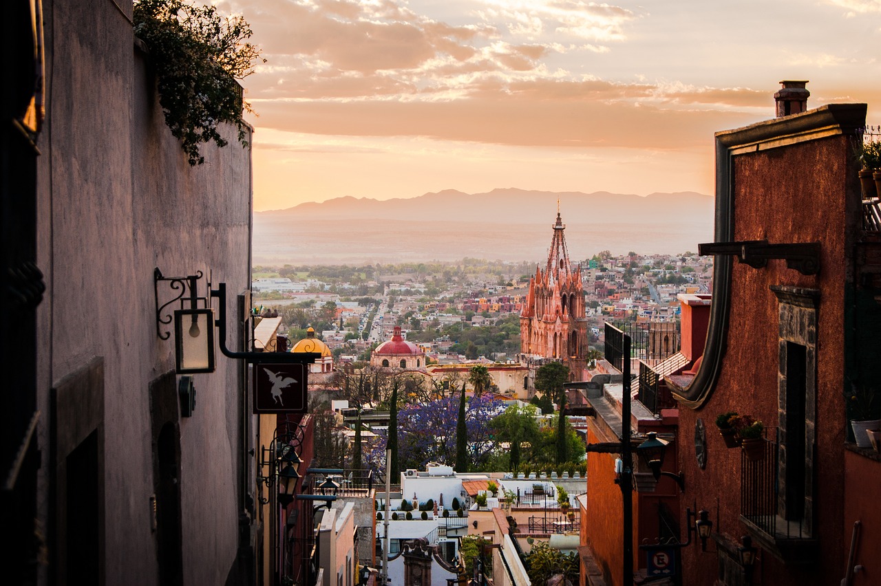 San Miguel de Allende: Where Cobblestones Meet Creativity and Tourism Shapes a City’s Soul